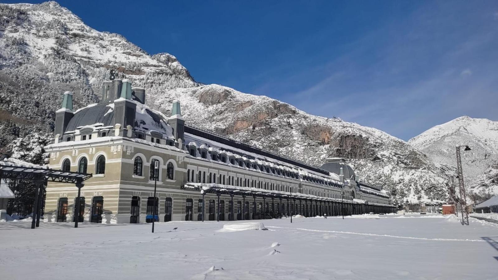 Apartament Calmfranc Avairent Canfranc Pueblo Zewnętrze zdjęcie