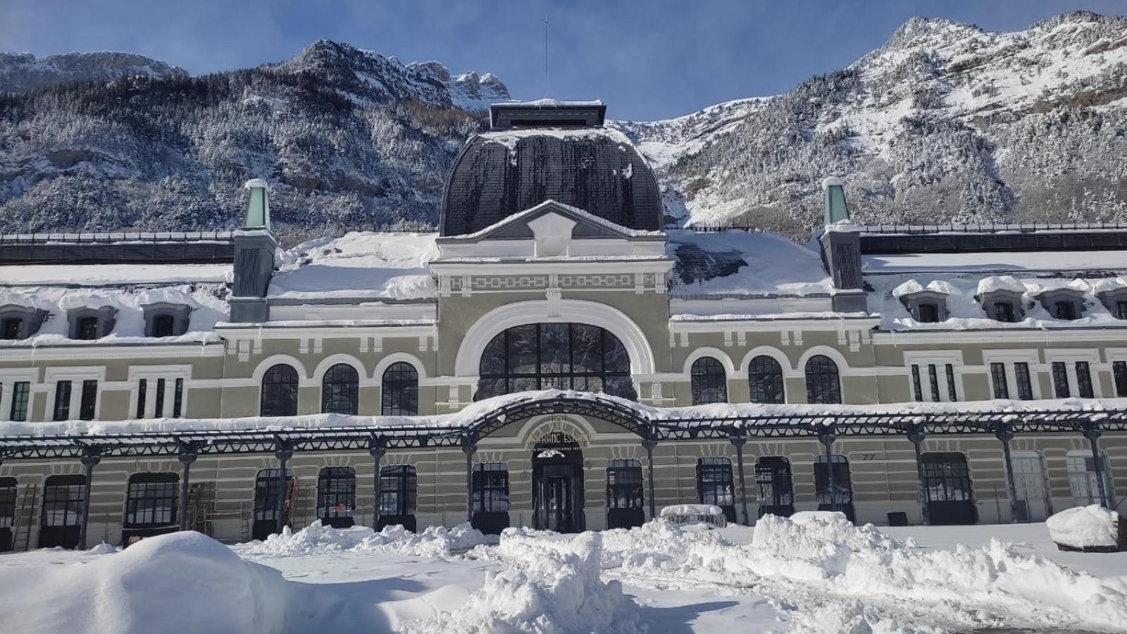 Apartament Calmfranc Avairent Canfranc Pueblo Zewnętrze zdjęcie