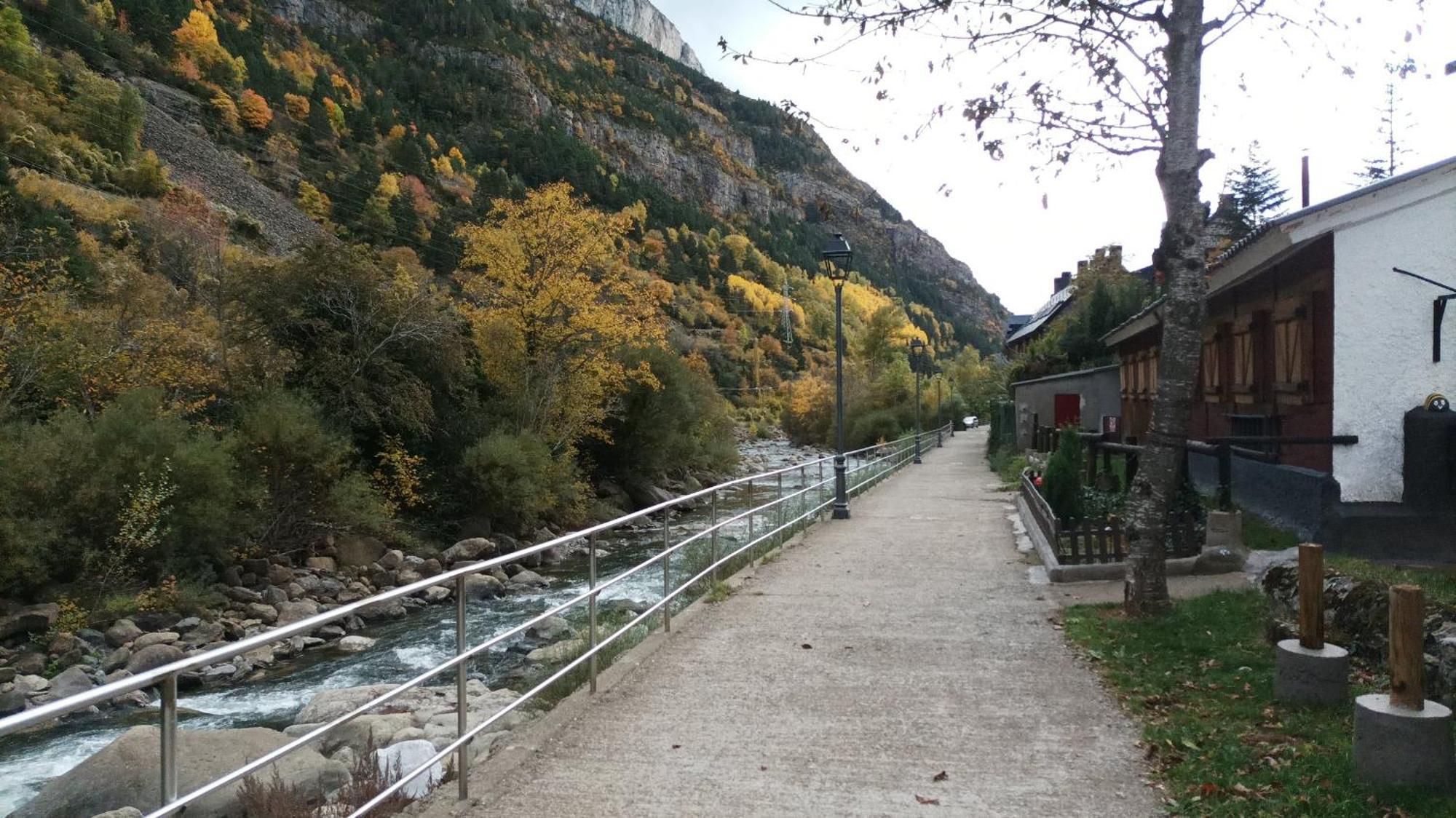 Apartament Calmfranc Avairent Canfranc Pueblo Zewnętrze zdjęcie